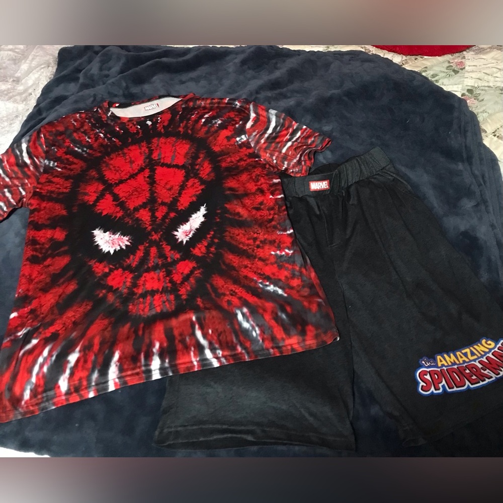 Marvel T-shirt and short set (never been where)spider man - Picture 1 of 7